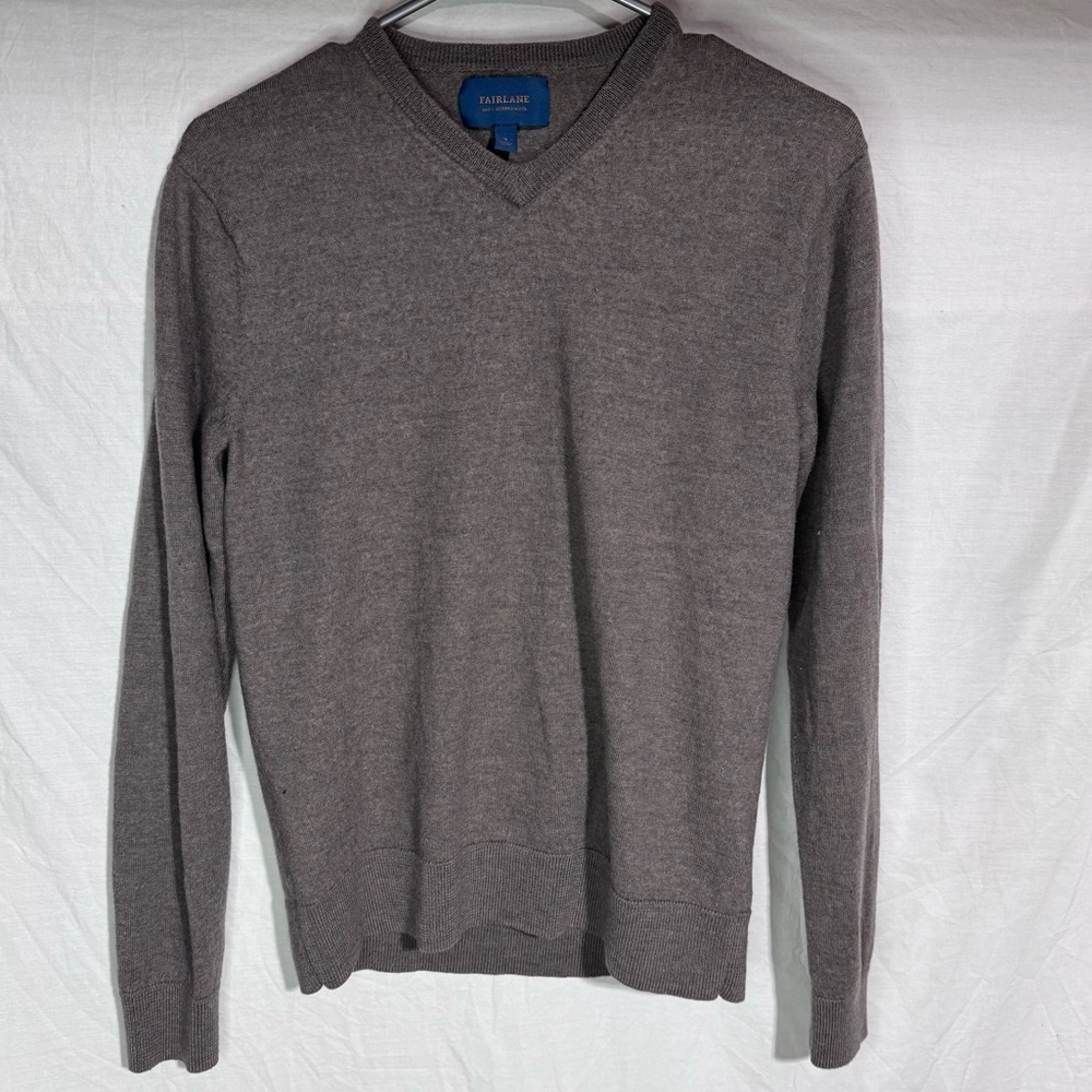 Fairlane mens 100% merino wool v neck gray sweater Size Medium